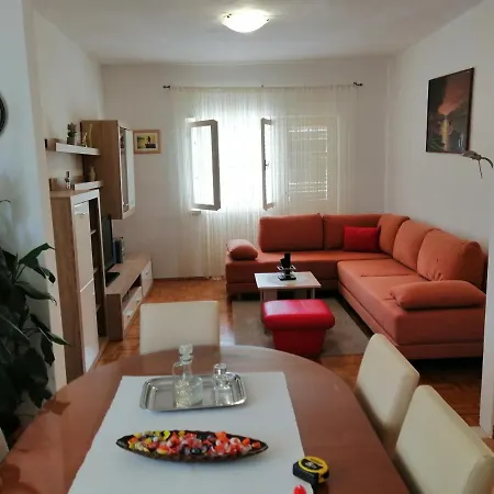 Apartman With A Parking Space - 13910