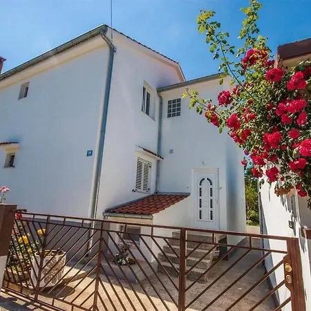 With A Parking Space - 13910 Apartman *