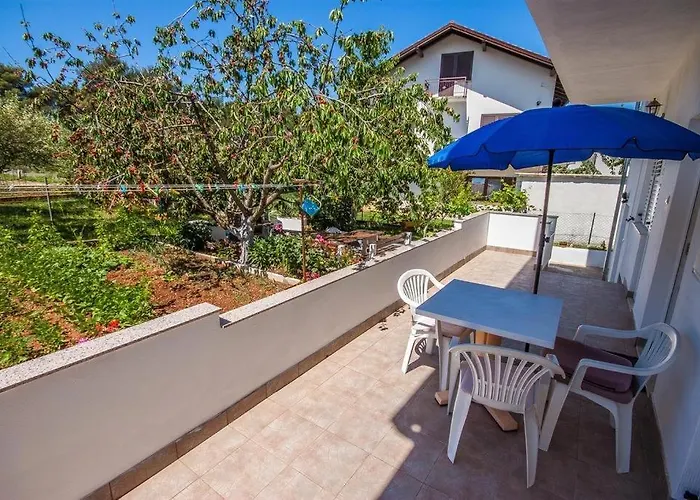 With A Parking Space - 13910 *